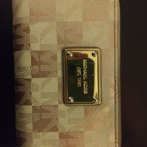Michael kors wallet
